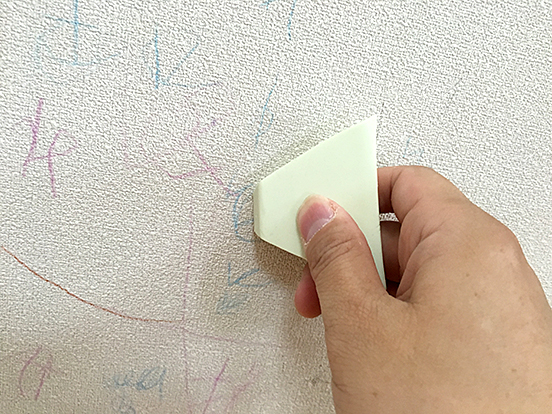 子供が家の壁に書いた落書きを消す方法 色鉛筆編 巣作りプラス