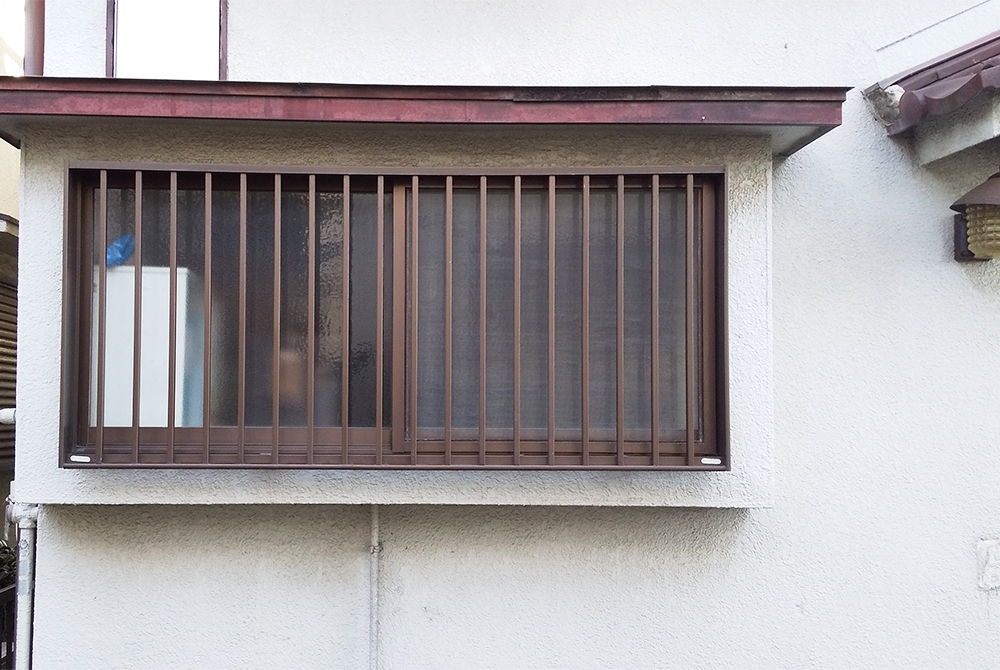 外からの視線が気になる 通りに面した窓をカッコ良く目隠しする方法 巣作りプラス