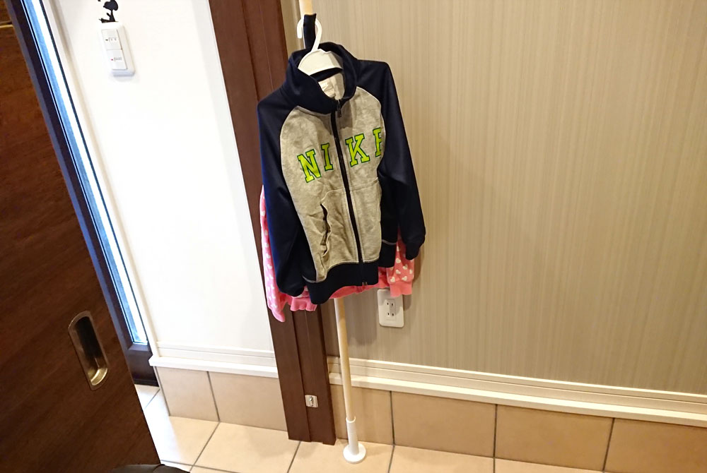 玄関用子どものコート掛けをdiy 省スペースで好きな場所に設置できる 巣作りプラス 玄関用子どものコート掛けをdiy 省スペースで好きな場所に設置できる 巣作りプラス