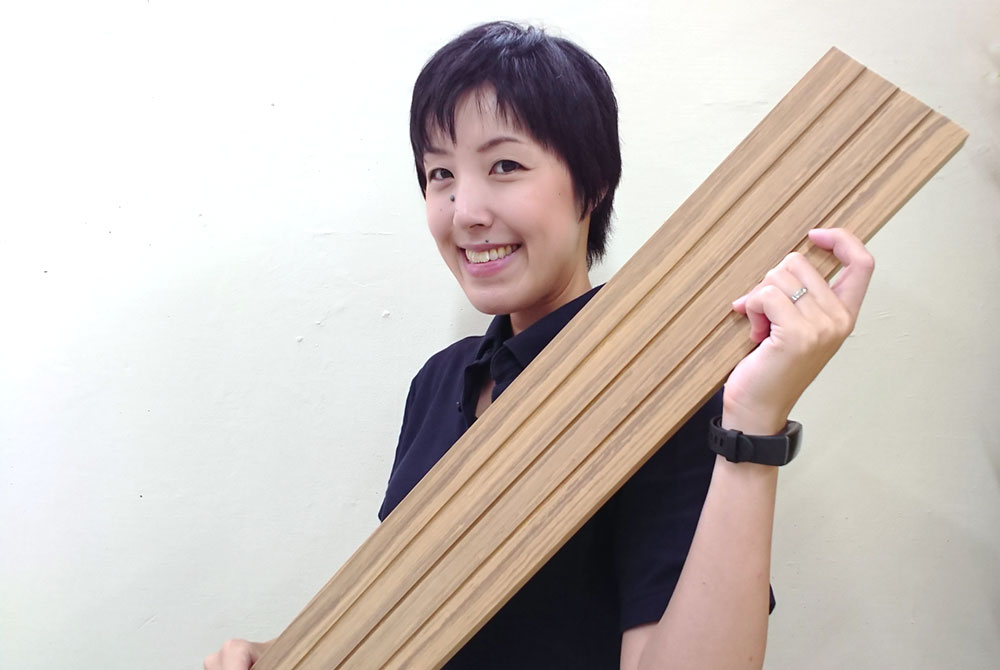 痛くないぞを持ち上げている