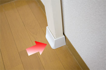 床側のパットを壁にスライドさせます