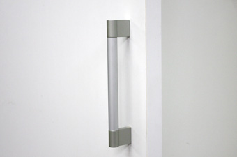 付いている元の取っ手を外す