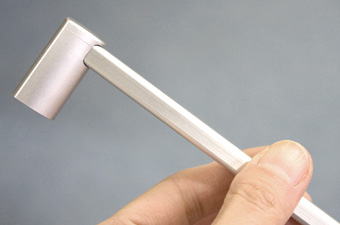 カットパイプを座金に差し込む